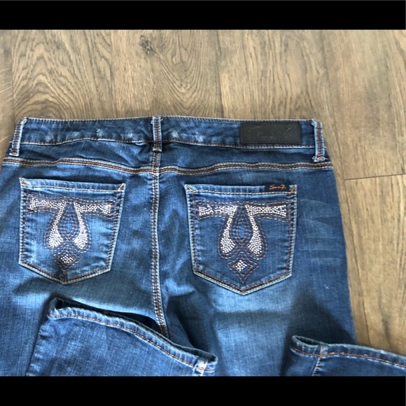 SEVEN7 distressed darker jeans with topaz detail - Picture 12 of 12